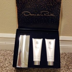 Oscar de la Renta body lotion and body bath
